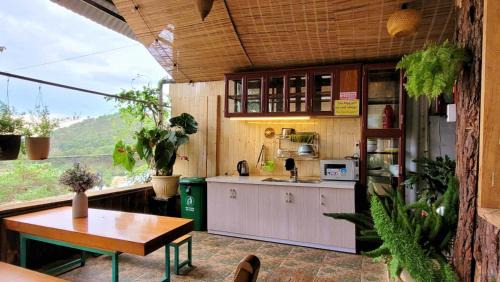 Phuong 10 Hotel | Triệu đoá hồng-Nhà Xinh Rosé