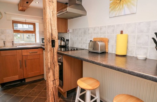 Rhayader Cottage | TRIANGLE INN COACHOUSE, pet friendly in Rhayader