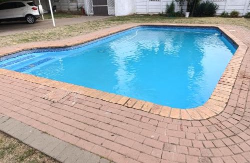 Kempton Park House | TRIANGLE STARS Guest House
