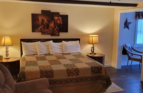 Marquette Cabin | Trickling Waters Retreat