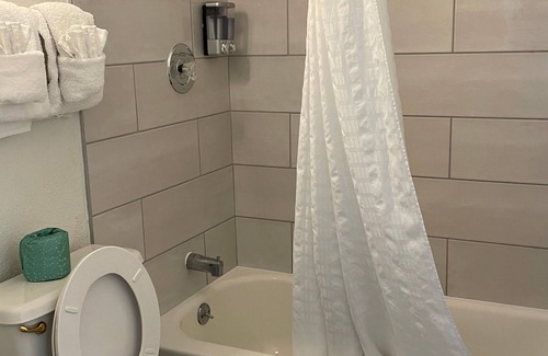 Southpoint Hotel | Tricove Inn & Suites