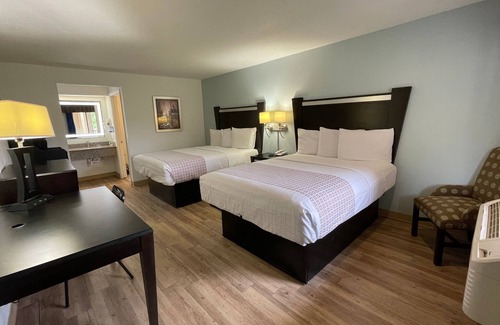 Southpoint Hotel | Tricove Inn & Suites