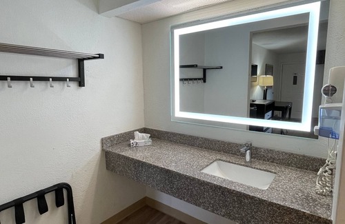 Southpoint Hotel | Tricove Inn & Suites
