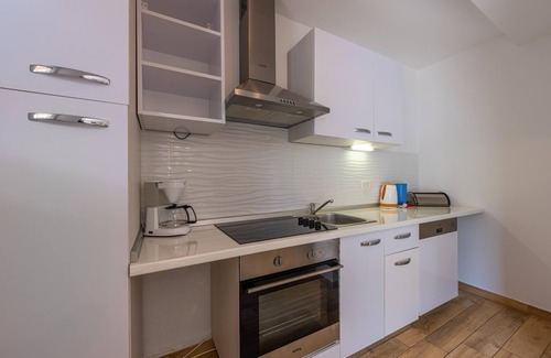 Valtura House | Trinetta - Modern House with Pool, BBQ, privacy in quiet area