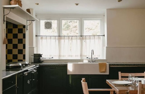 Stratton House | Trinity Farmhouse - Stunning House & Gardens