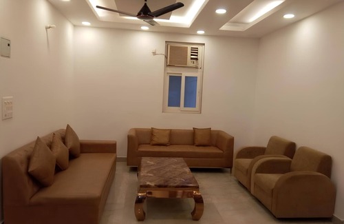 New Delhi Hotel | TRIOM HOTEL