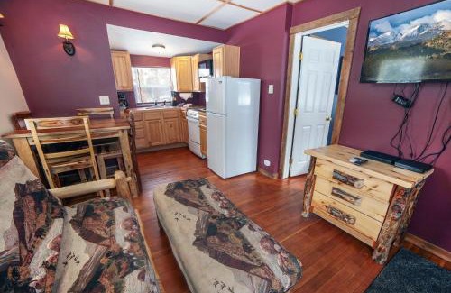 Estes Park House | Triple R Cottages- 6 cabin