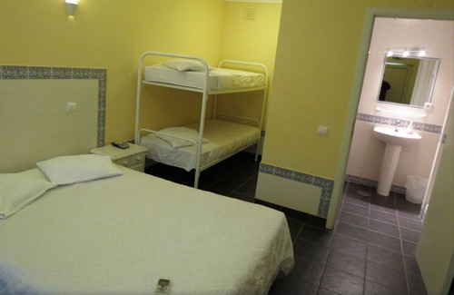 Quiaios House | Triple room n ° 2, quiet vacation