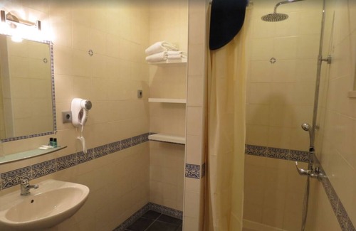 Quiaios House | Triple room n ° 2, quiet vacation