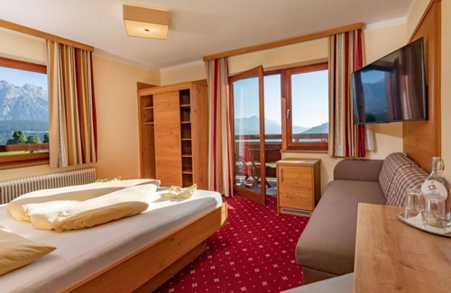 Schladming Bed & Breakfast | Triple room, shower, WC, 1 bedroom - Hotel Garni Hochwurzen