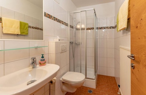 Schladming Bed & Breakfast | Triple room, shower, WC, 1 bedroom - Hotel Garni Hochwurzen