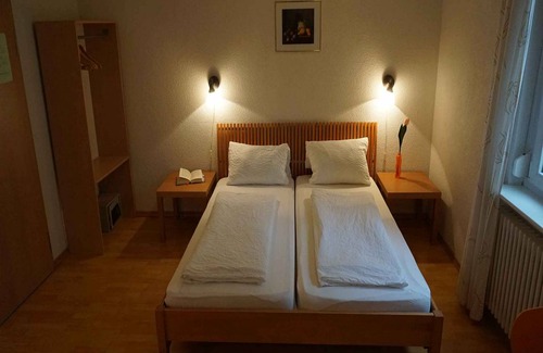 Unterwiehre-Nord House | Triple room with shower and WC