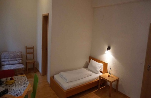 Unterwiehre-Nord House | Triple room with shower and WC