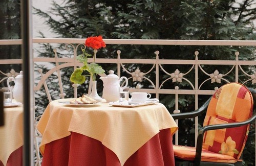 Elisabeth-Vorstadt House | Triple room with shower and bath, toilet - clipper, hotel