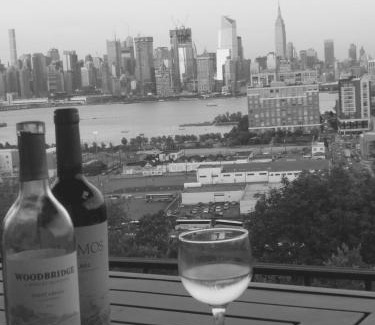 Union City Apartment | Triple See NY Now - Sleeps 41 -15 Mins to NYC