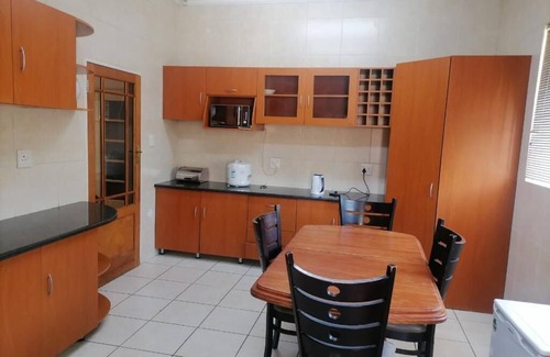 Bezuidenhout Valley House | Triple T guest house