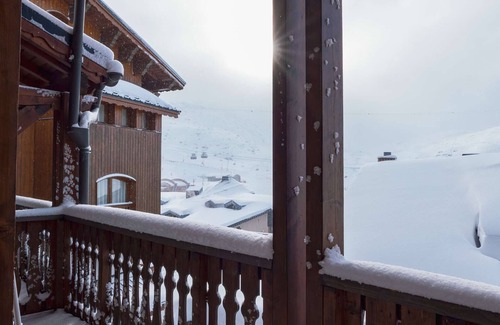 Val-Thorens Ski Chalet | Triplex chalet in Val Thorens - 10 people, fireplace, 50m from slopes