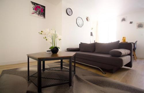 Cherbourg-en-Cotentin Apartment | Triplex Lumineux à Cherbourg, hyper centre, 2 pas du Port & Vie Nocturne, Intendance Luxury Host