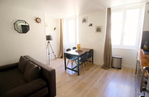 Cherbourg-en-Cotentin Apartment | Triplex Lumineux à Cherbourg, hyper centre, 2 pas du Port & Vie Nocturne, Intendance Luxury Host