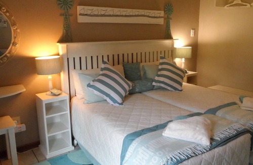 Bloemfontein Bed & Breakfast | Tripple Room (3 Singles/King & Single) Cherry Lane Self Catering and B&B