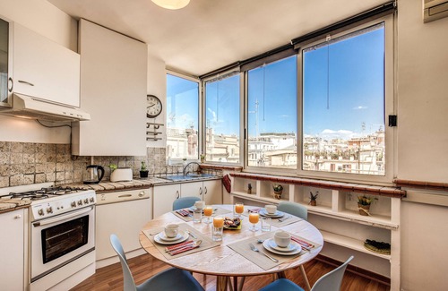 Rione III Colonna House | Tritone Top House