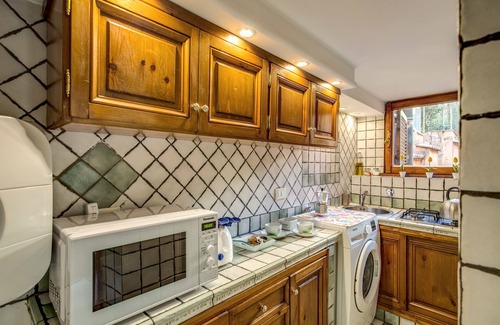 Rione III Colonna House | Tritone Top House