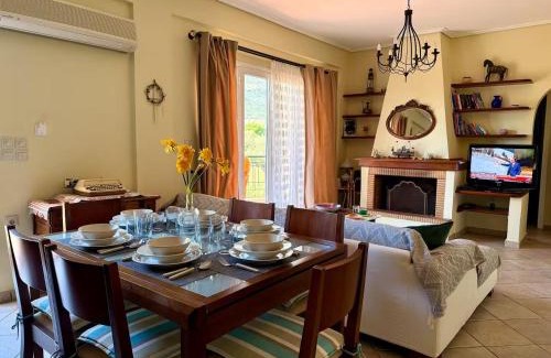 Dorida Apartment | Trizonia View Beach House - Glyfada Village by MPS