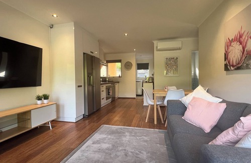 Glenelg North House | TrooBloo Unit by The Pat in Glenelg North