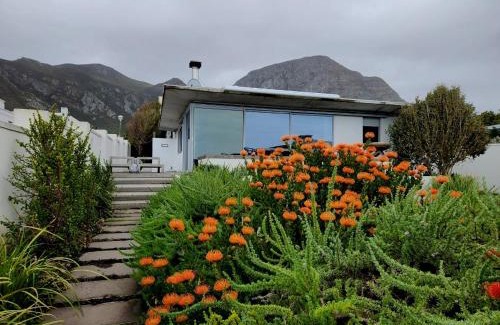 Voelklip House | Troon Beach Cottage Hermanus