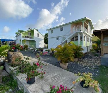 Port-Louis House | Tropic Arth Paradise