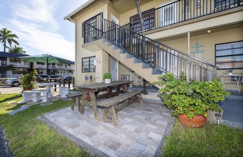 Hollywood Apartment | Tropic Isle Hotel and Apartment