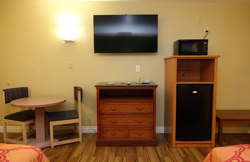 Garden Grove Hotel | Tropic Lodge