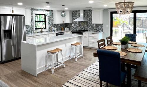 Palma Sola House | Tropic Treasure