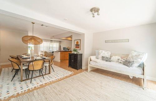 Garden Isles House | Tropical 4Bd Villa w Pool, Games & BBQ by Beach