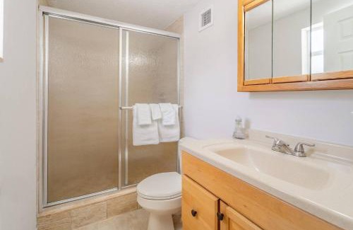 Garden Isles House | Tropical 4Bd Villa w Pool, Games & BBQ by Beach