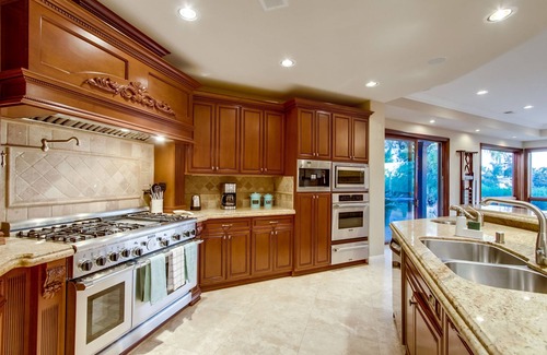 Muirlands House | Tropical 5BR La Jolla Retreat by NamaStay