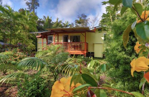Keaau House | Tropical Anuenue Cottage