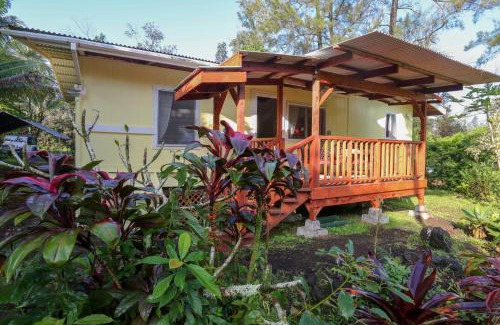Keaau House | Tropical Anuenue Cottage