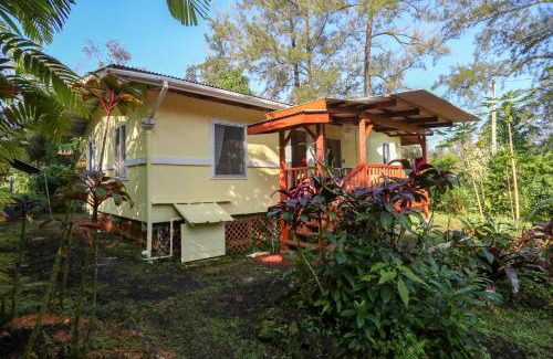 Keaau House | Tropical Anuenue Cottage
