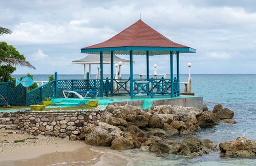 Tower Isle Apartment | Tropical Beach Suite
