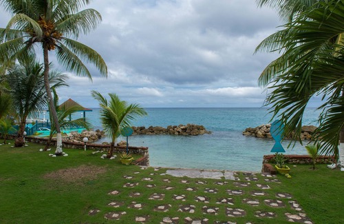 Tower Isle Apartment | Tropical Beach Suite