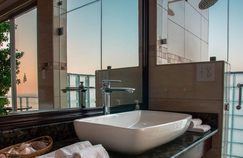 Boca Corona Apartment | TROPICAL BEACHFRONT SUITE WITH MAGNIFICENT VIEW