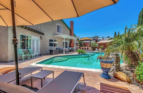 Bay Terraces House | Tropical Bliss - Large Pool and Spa, Game Room, 12 min to dwntwn and King Beds!