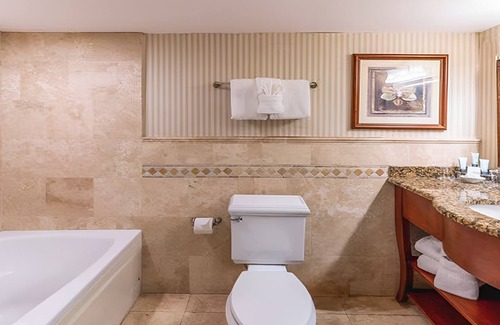 Captiva Hotel | Tropical Bliss | Unit w/Balcony & Kitchen – Perfect for Couples! | Onsite Pool