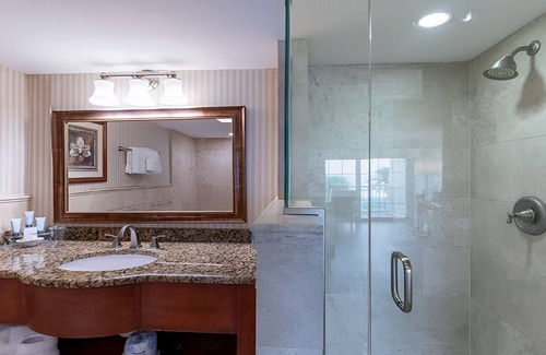 Captiva Hotel | Tropical Bliss | Unit w/Balcony & Kitchen – Perfect for Couples! | Onsite Pool