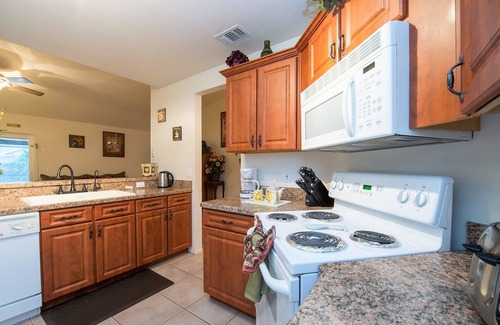 Indian Point House | Tropical Breeze House 3 Bedroom