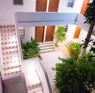 Downtown Hotel | Tropical casa blanca