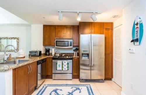 Boynton Beach Apartment | Tropical Coastal Resort