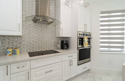 Cutler Bay Villa | Tropical deluxe villa- weekly and monthly discounts available!.