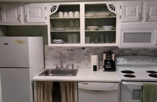 Historic Downtown Kissimmee Apartment | Tropical Enchanted Oaks Villa